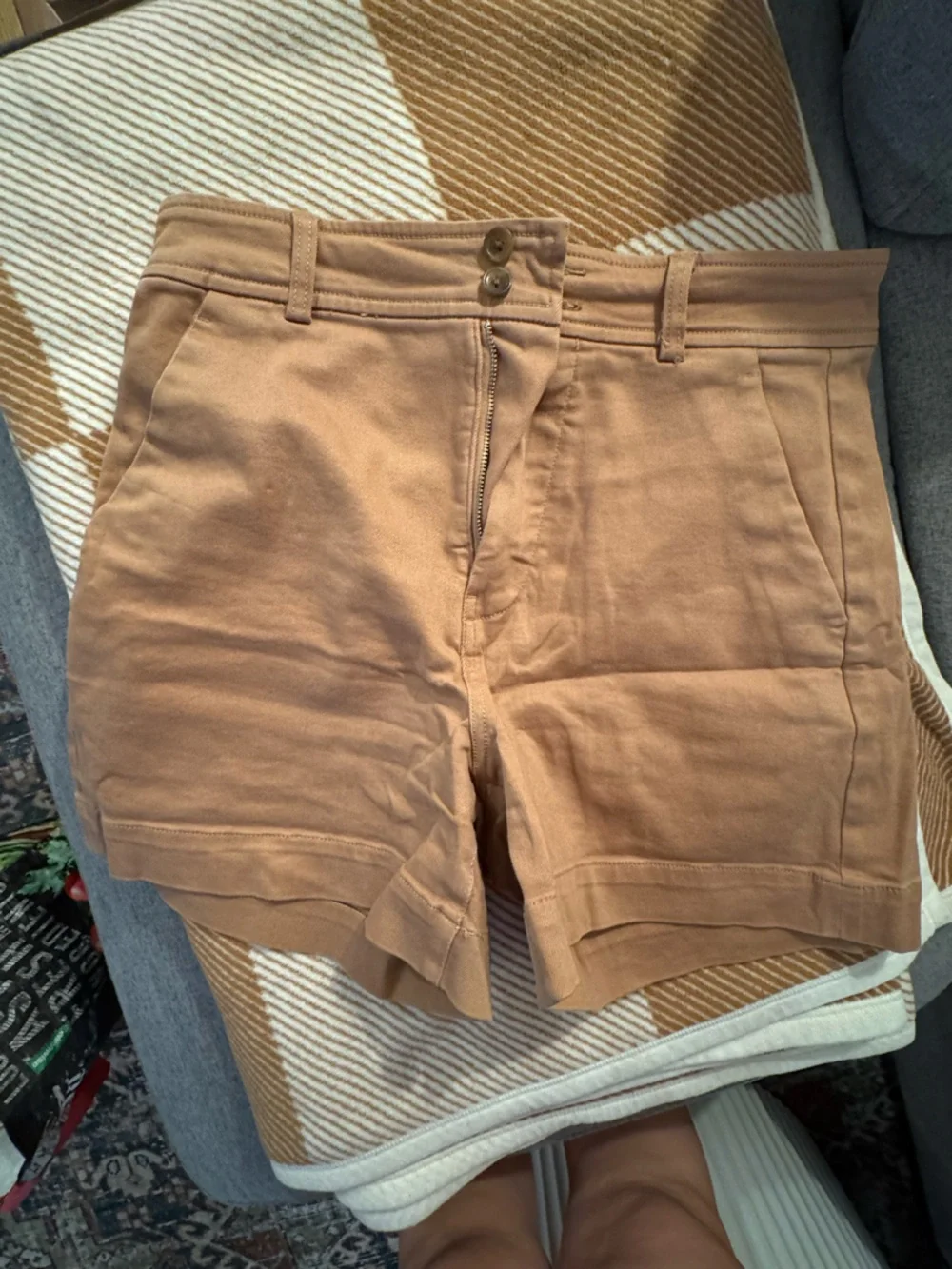 Everlane tan high-rise shorts - Picture 1 of 3